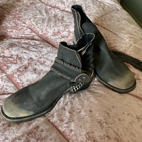 Free people cubed toe biker boot. Like new - Picture 2 of 2